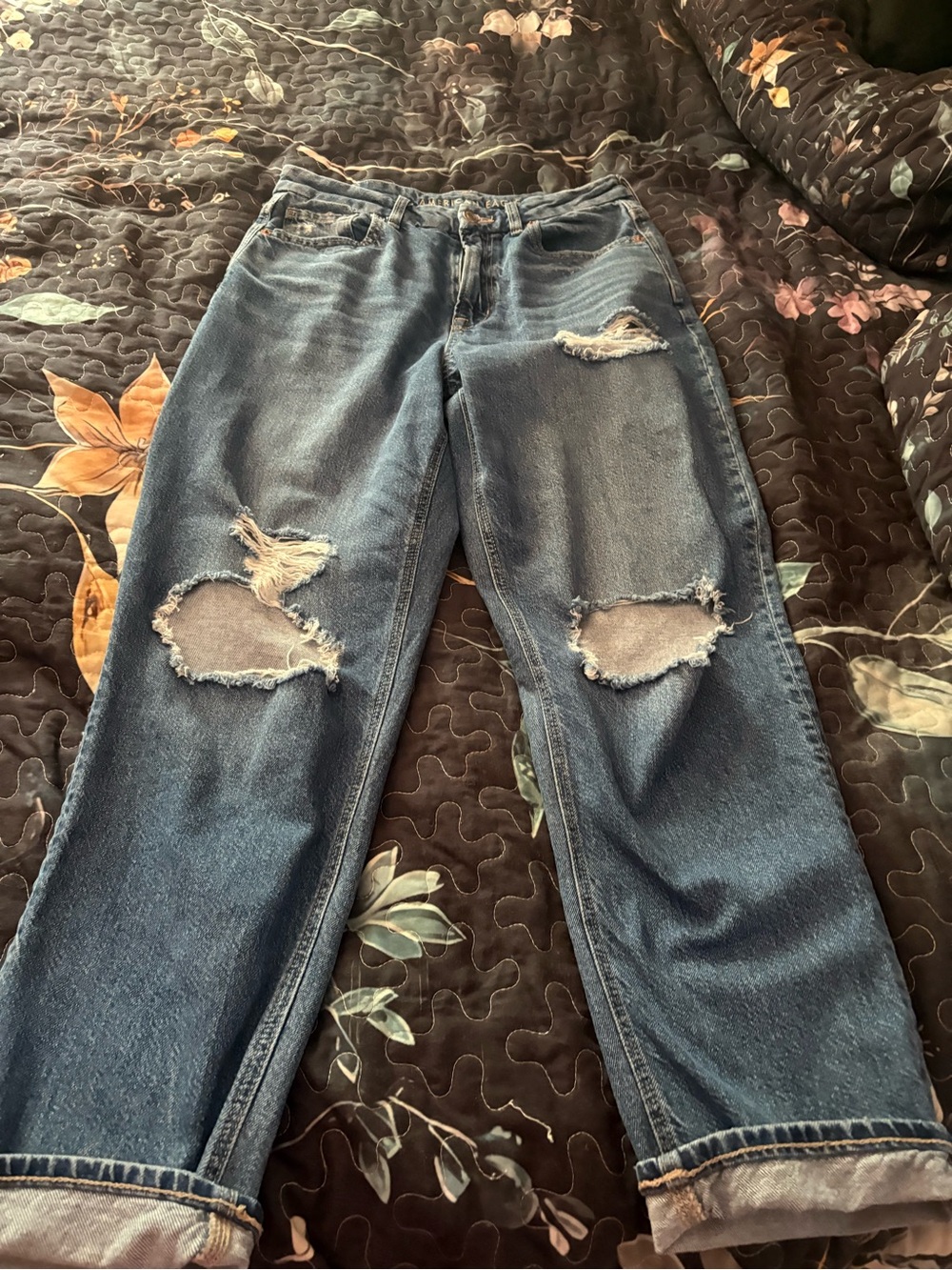 American Eagle Distressed Curvy Mom Jeans